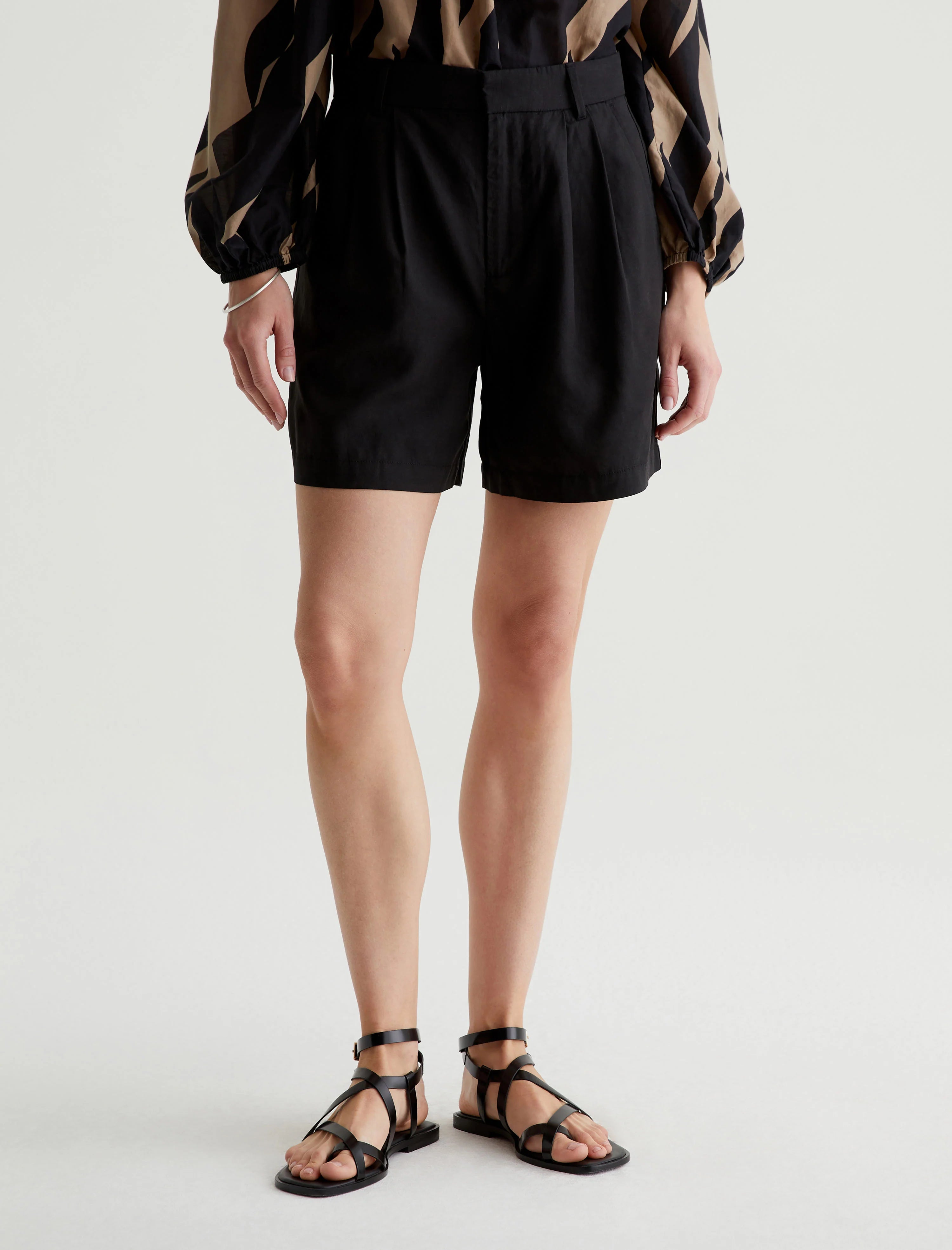 Sora Short in True Black