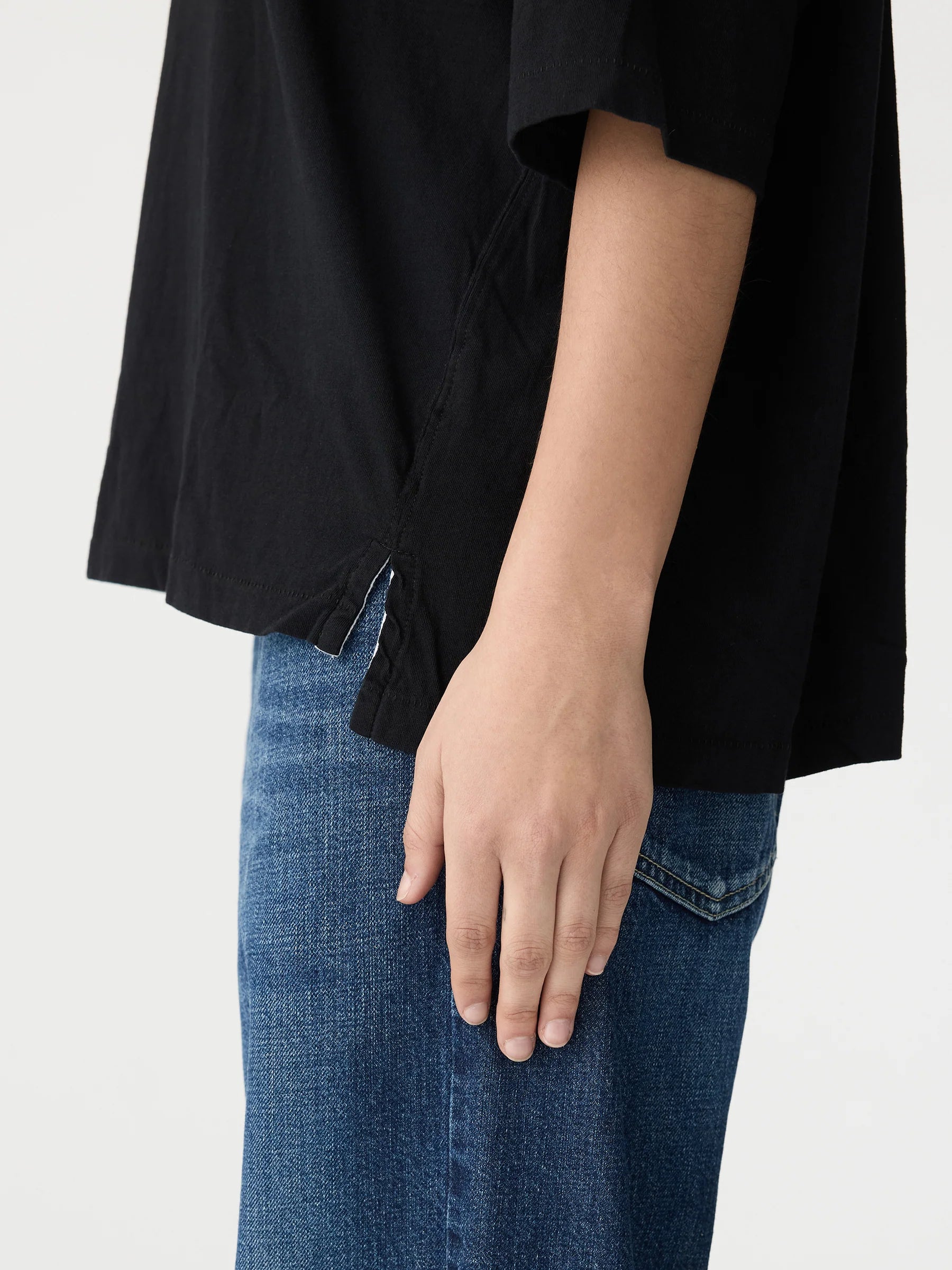 Slouch Side Step T-Shirt in Black