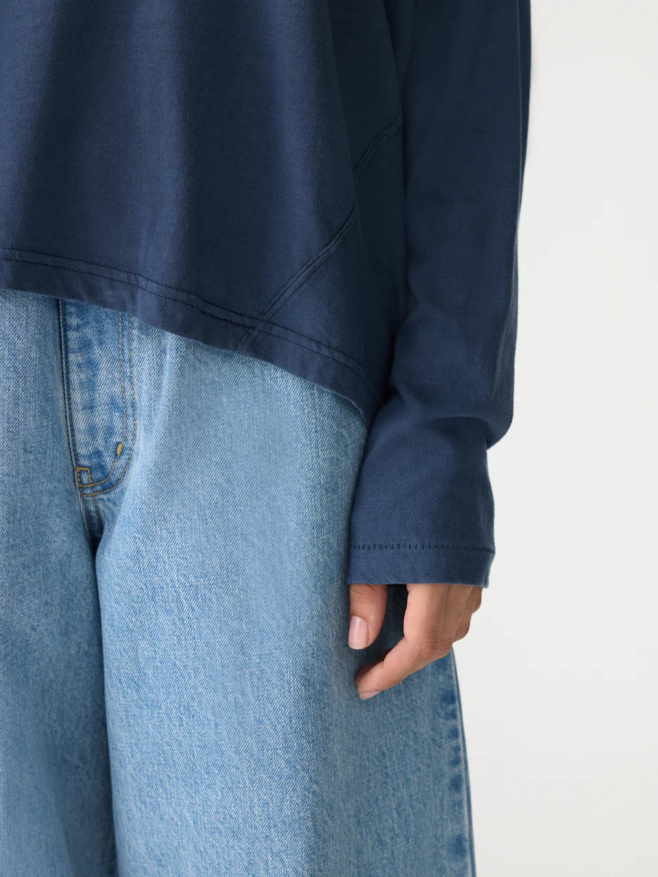 Slouch Circle L/S T-Shirt in Midnight Blue