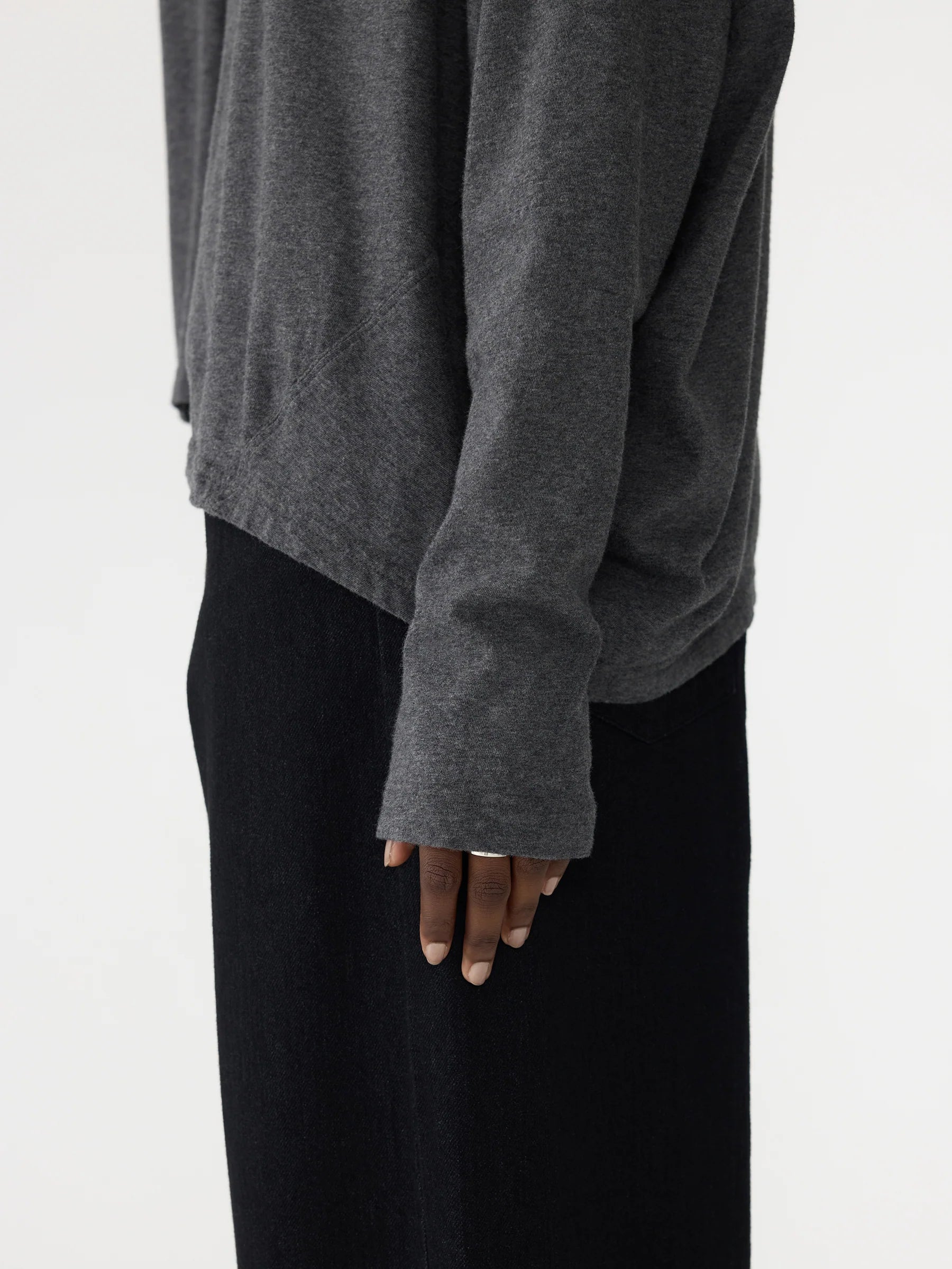 Slouch Circle L/S T-Shirt in Charcoal Marl