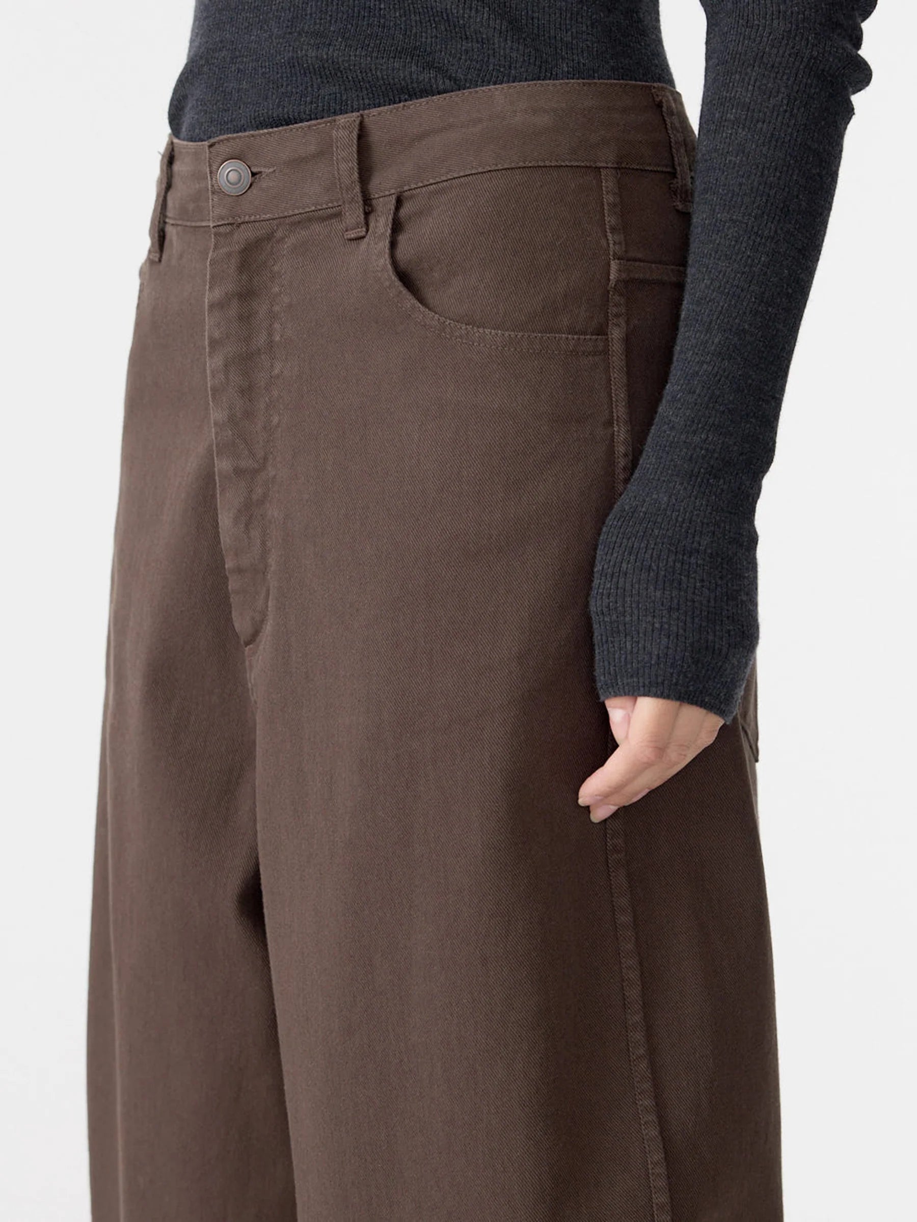 Cotton Twill Barrel Leg Pant in Chocolate Brown