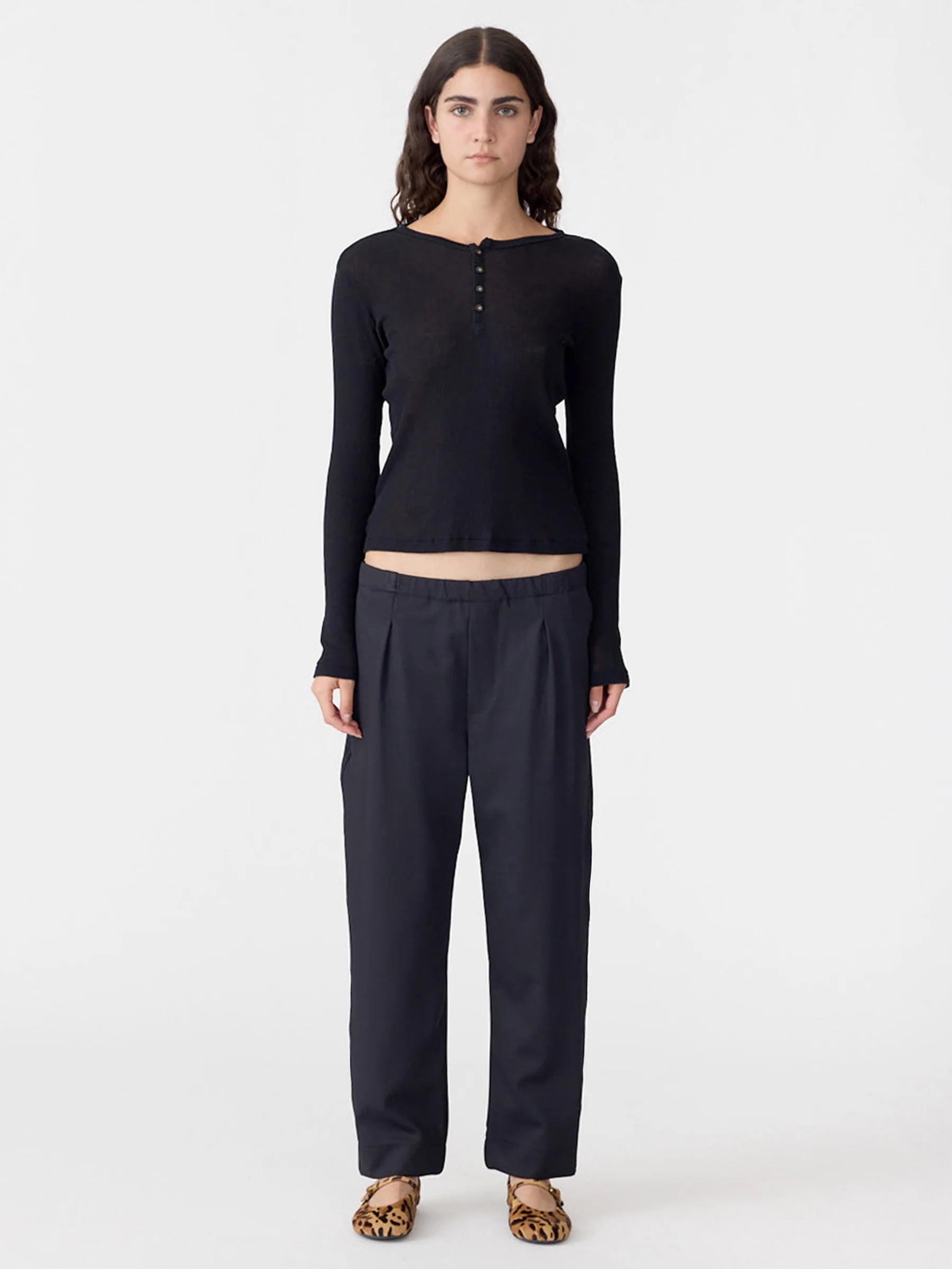 Twill Pleat Pull On Pant in Black