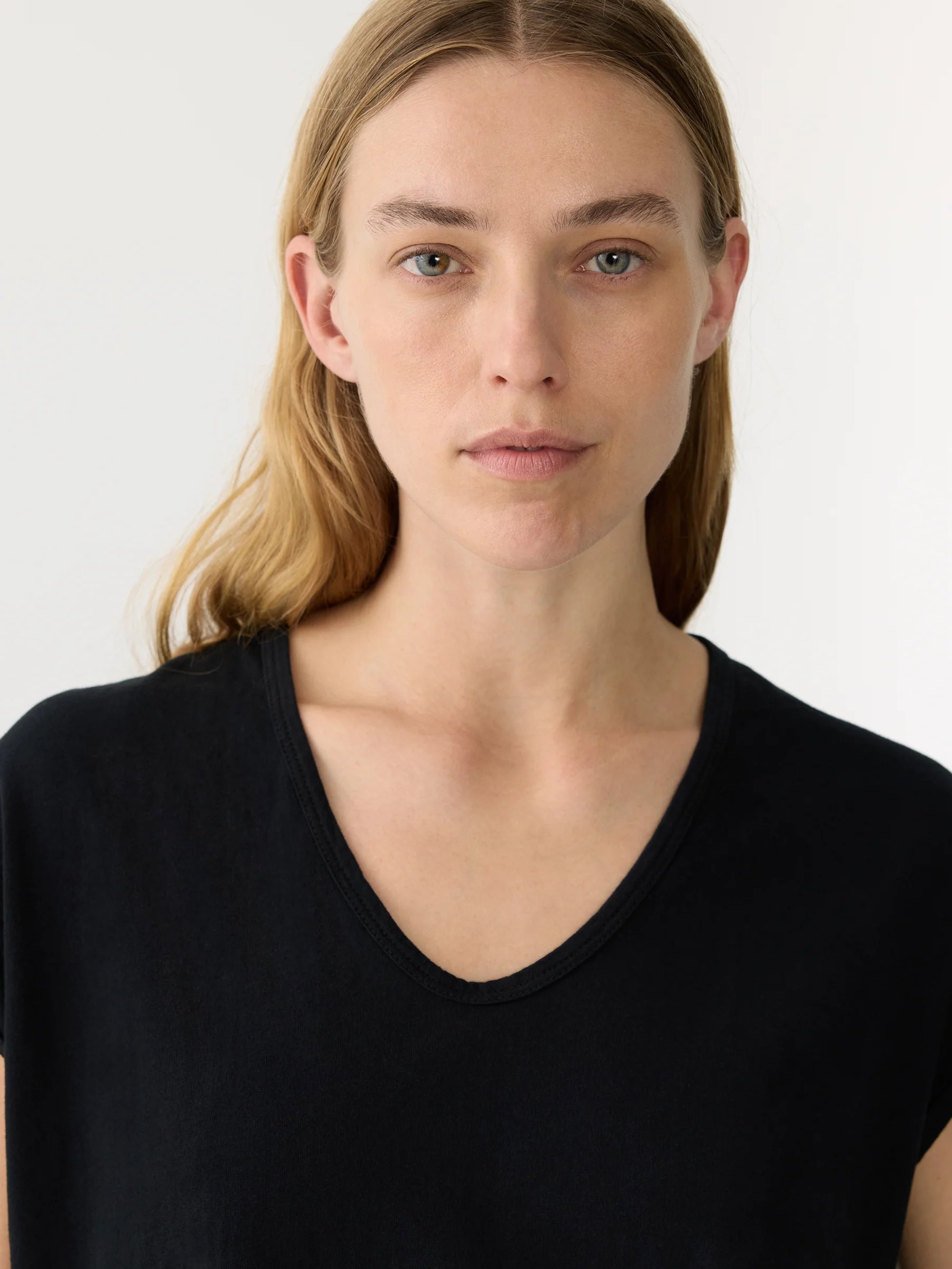 Fine Bind Scoop Neck Tank in Black