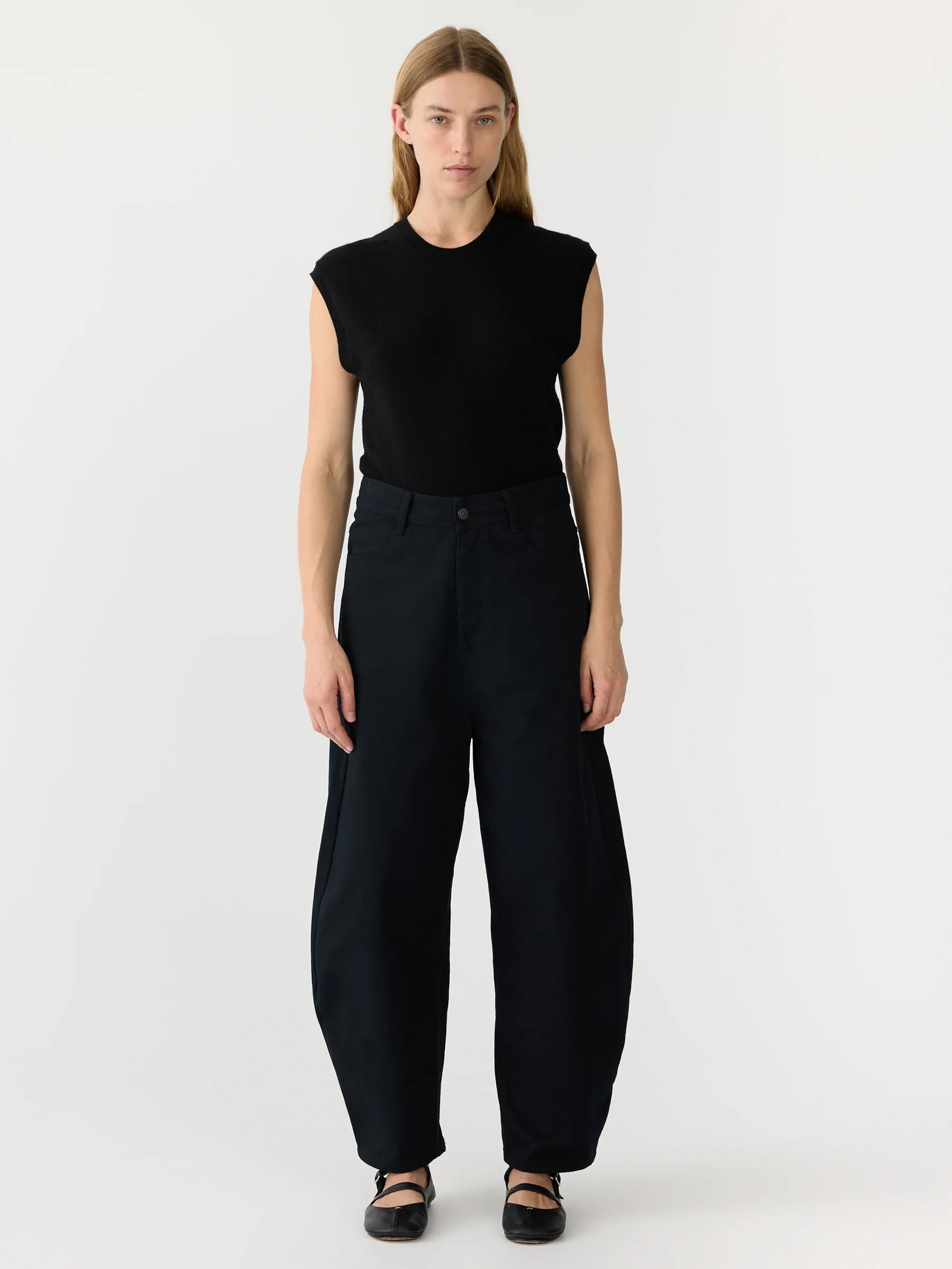 Cotton Twill Barrel Leg Pant in Black