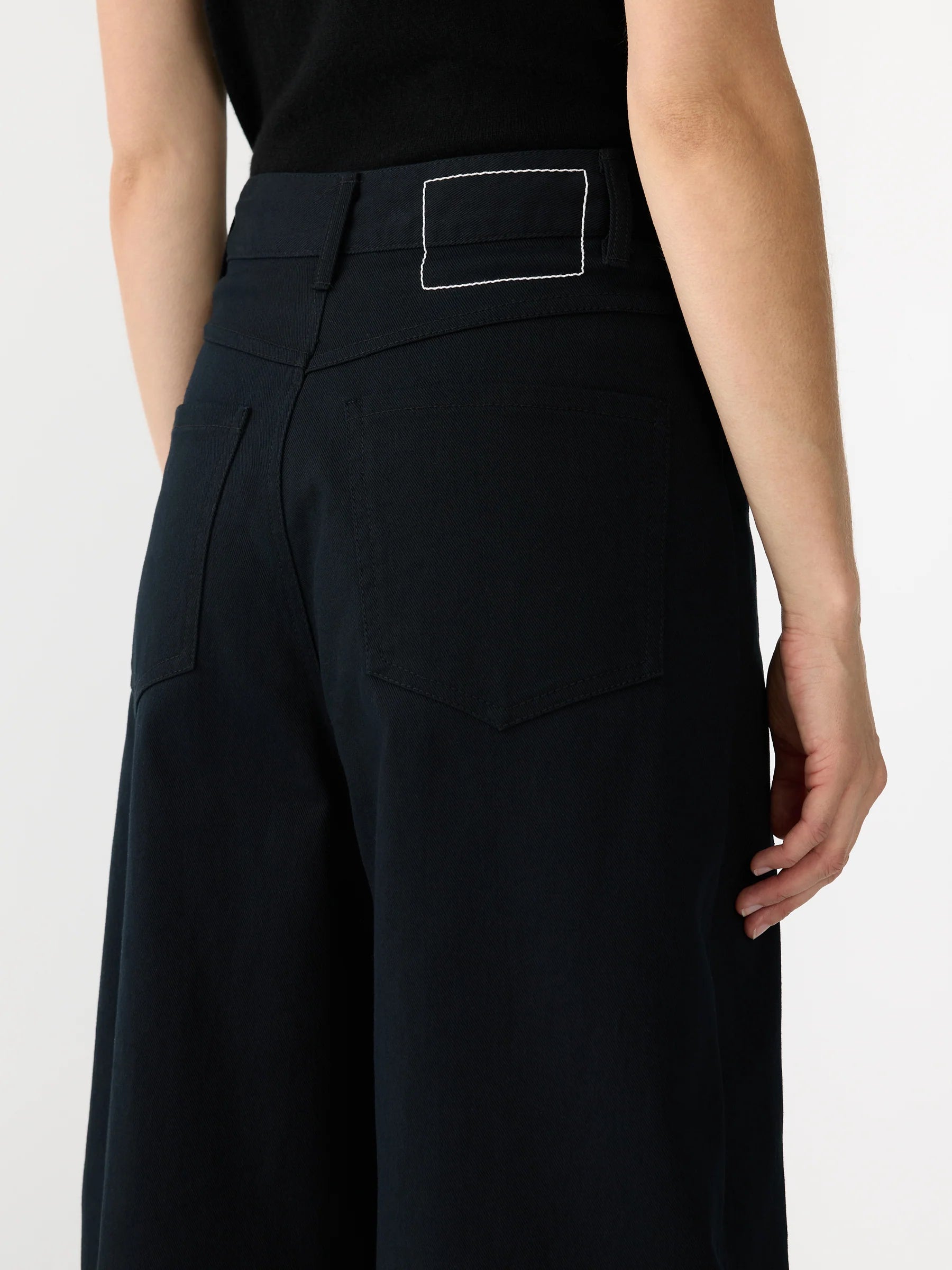 Cotton Twill Barrel Leg Pant in Black