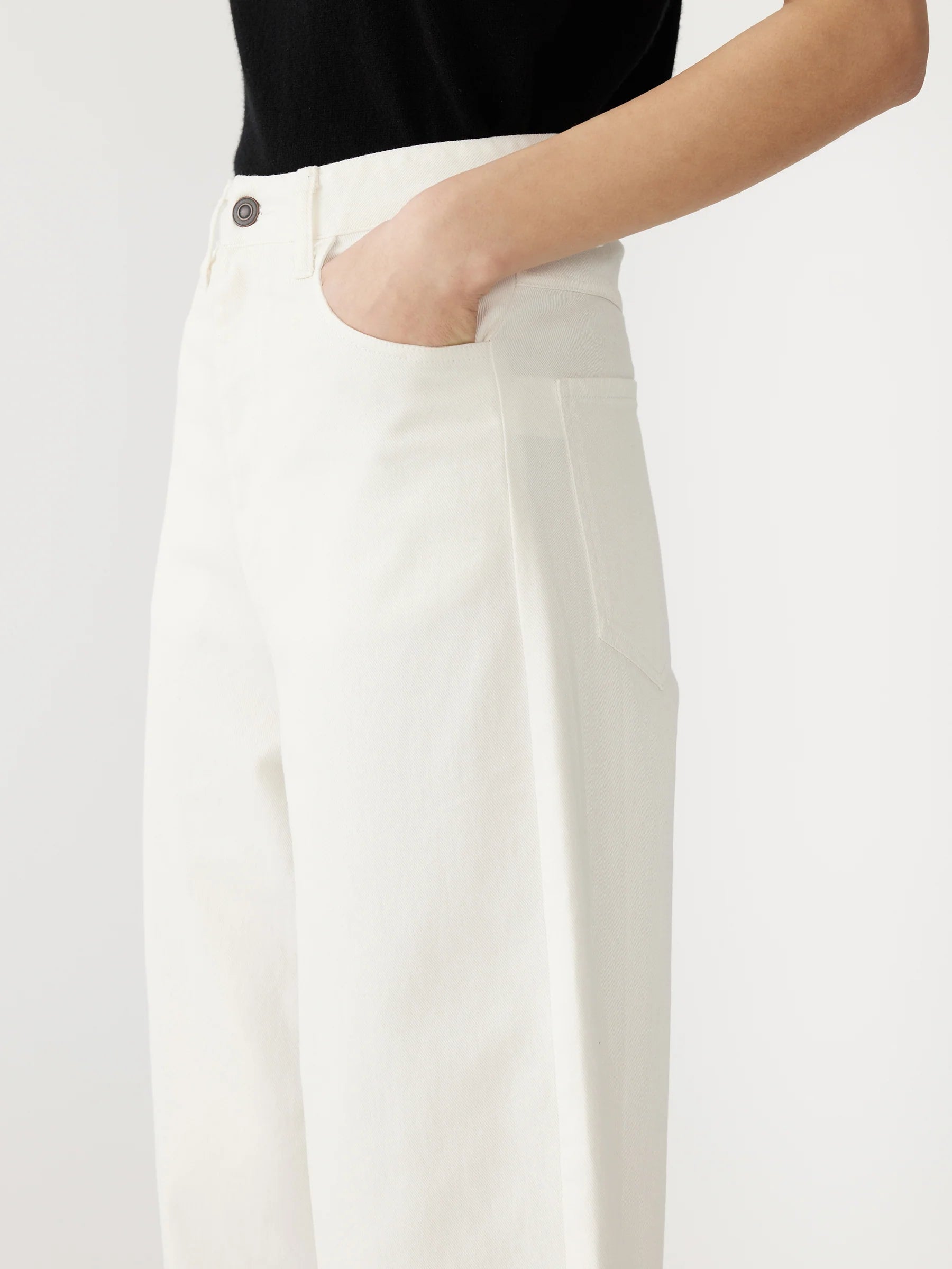 Cotton Twill Barrel Leg Pant in White