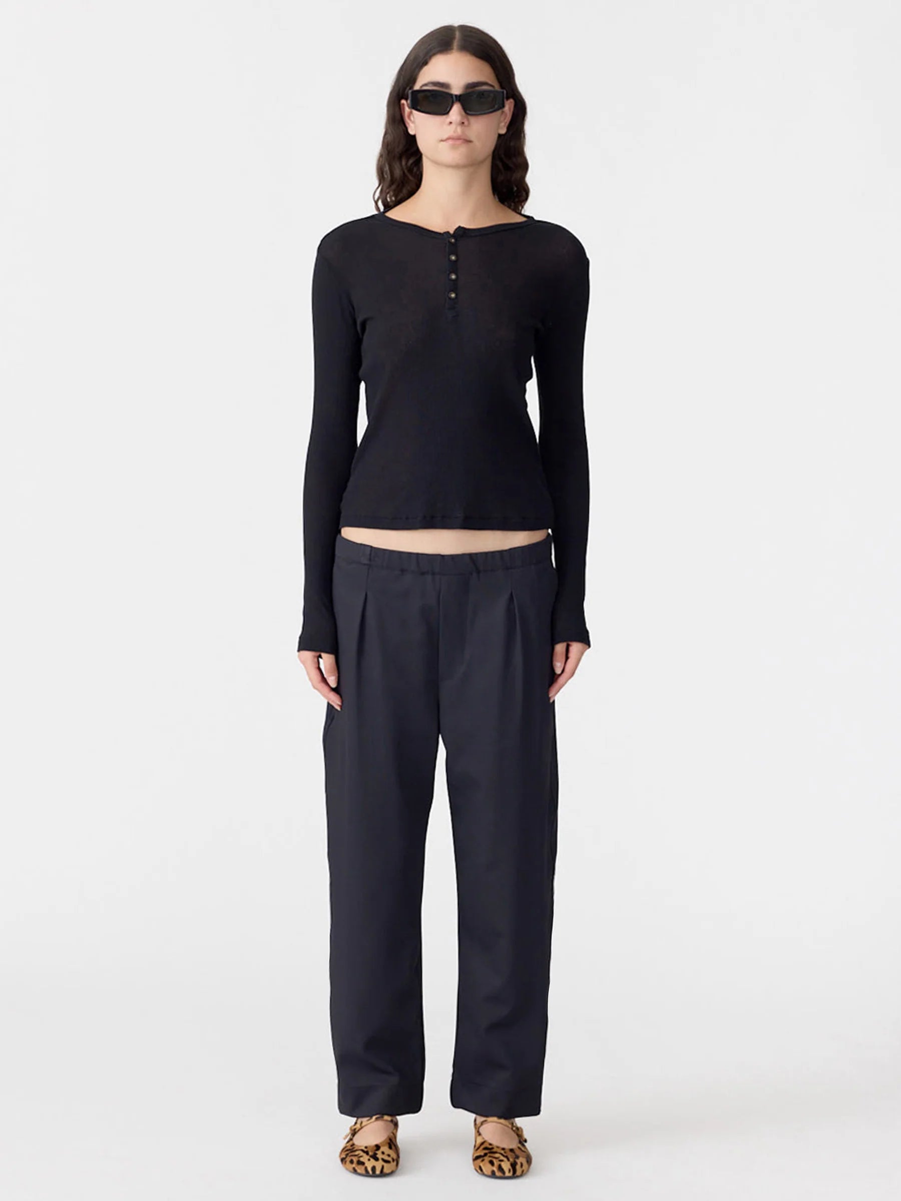 Twill Pleat Pull On Pant in Black