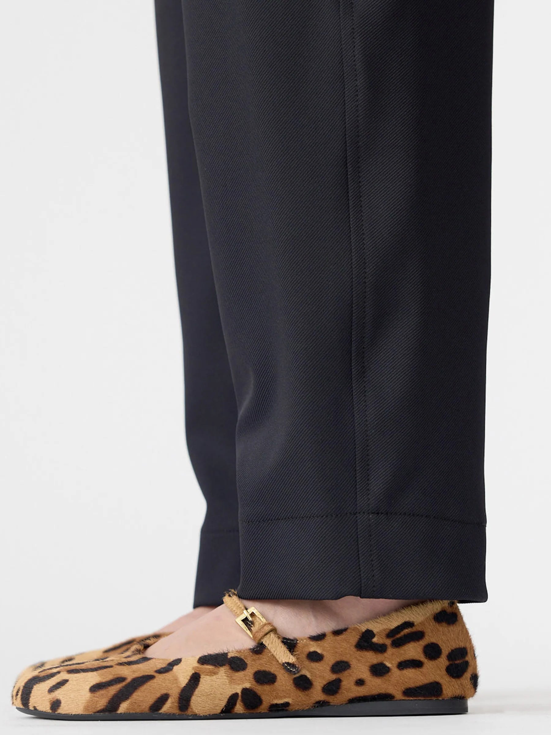Twill Pleat Pull On Pant in Black