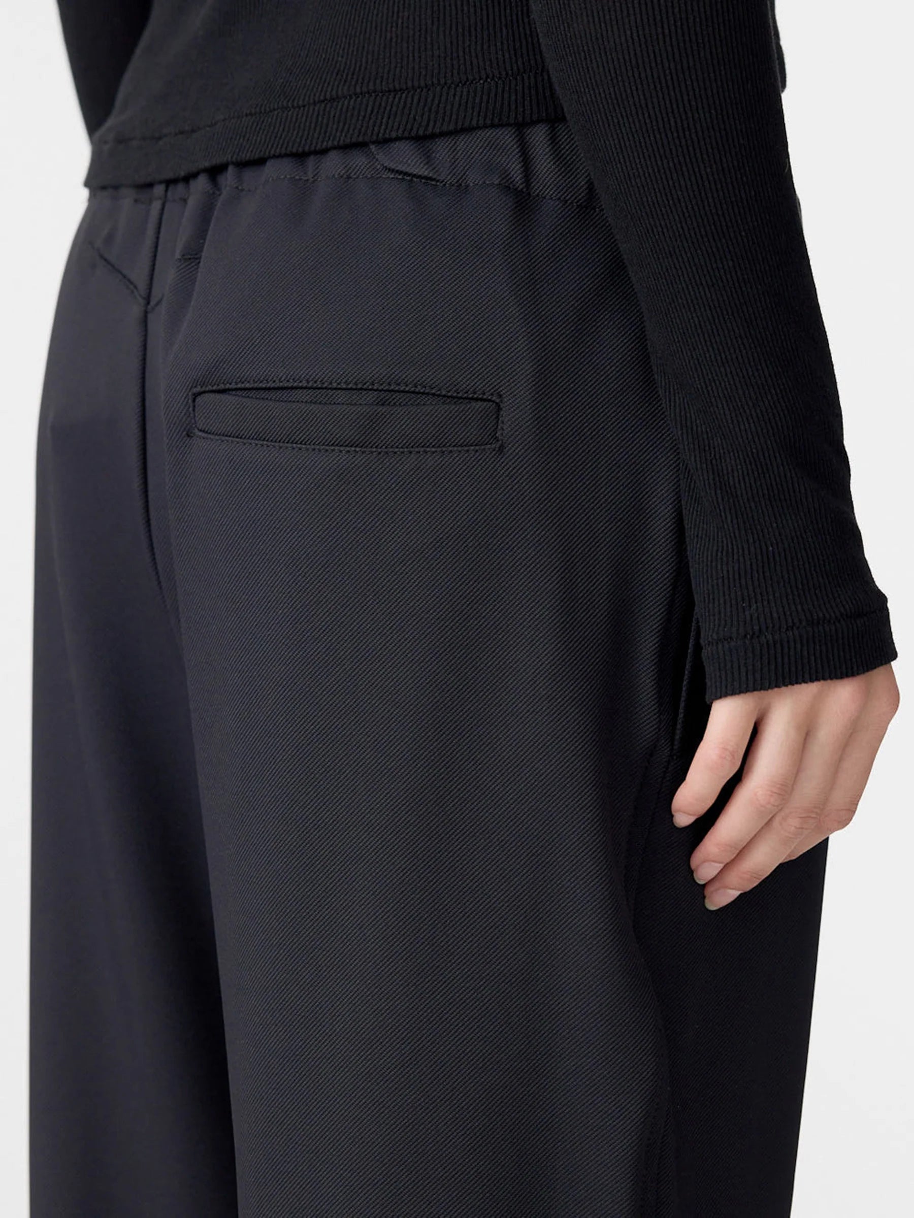 Twill Pleat Pull On Pant in Black