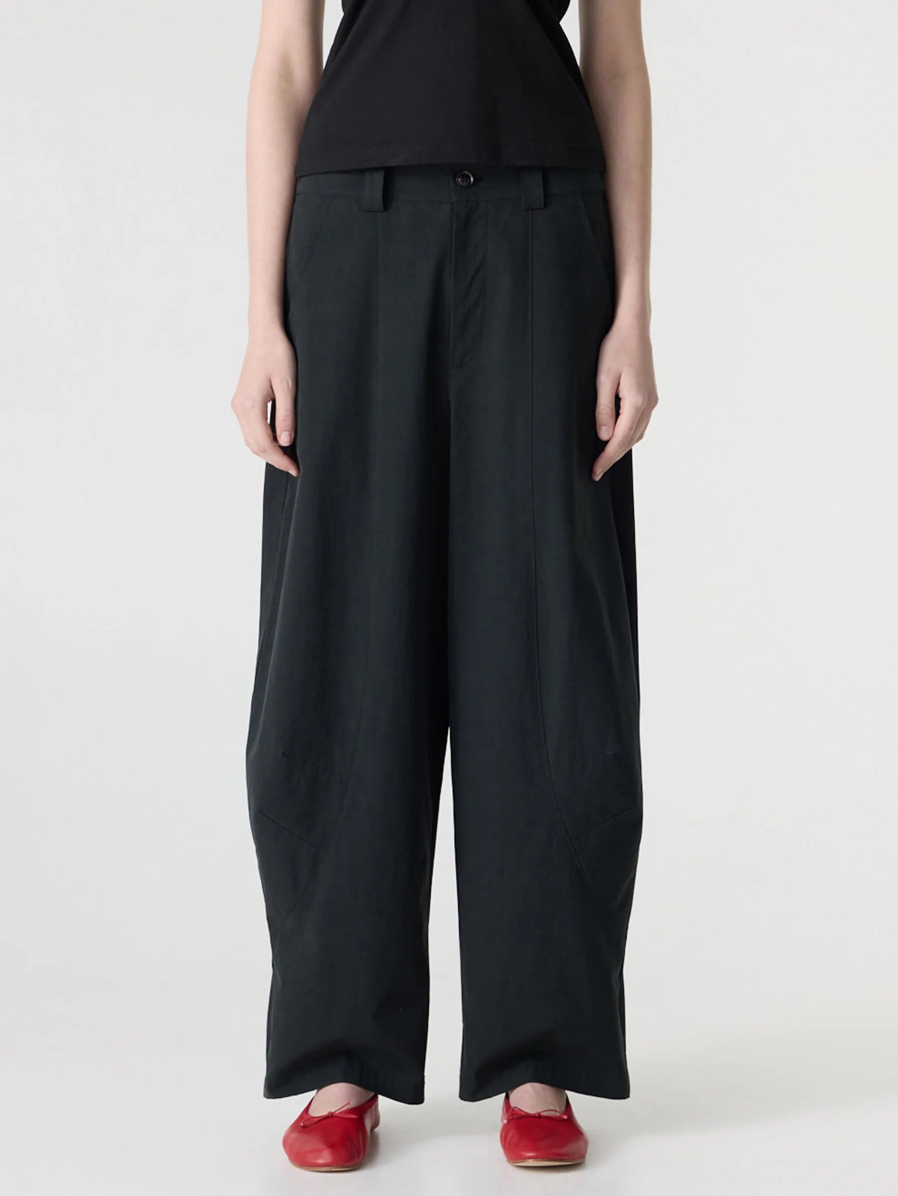 Crushed Cotton Barrel Pant in Black