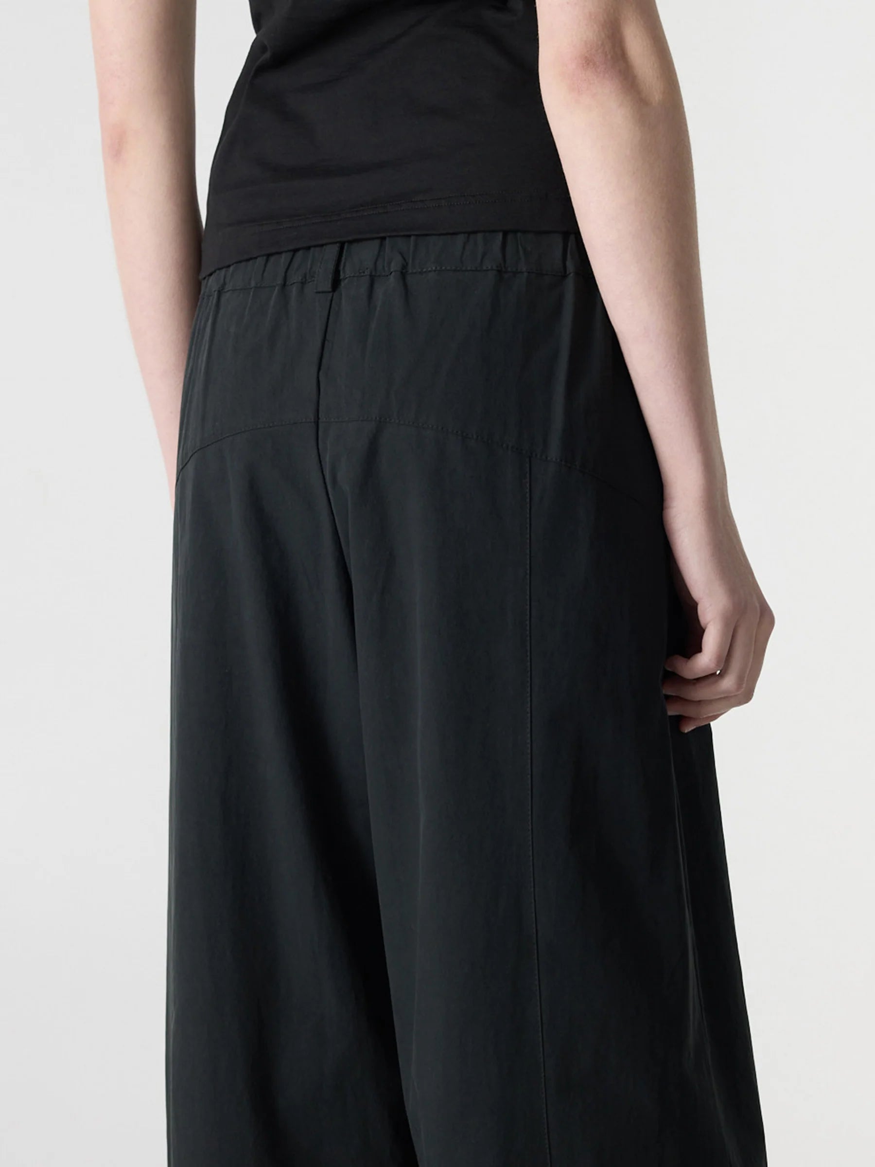 Crushed Cotton Barrel Pant in Black